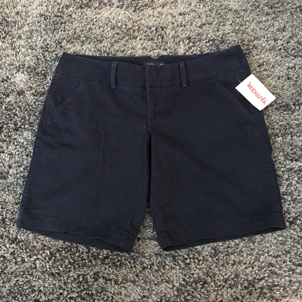 🆕BNWT WOMENS AMERICAN EAGLE NAVY MIDRISE SHORTS😍